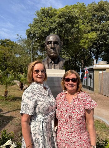 Teresa y Cecilia Aguirre Lanari,
