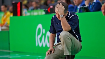 Magnano dirigió a Brasil durante los Juegos Olímpicos de 2016. Antes lo hizo con Argentina y ahora con Uruguay. Un técnico del mercosur.(Reuters)