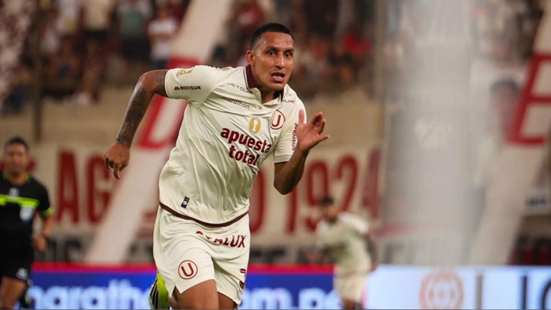 Álex Valera respondió a los cuestionamientos de los hinchas al momento del club. Crédito: Redes Universitario.