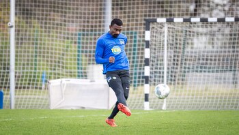 Kalou rompió las normas de higiene del club