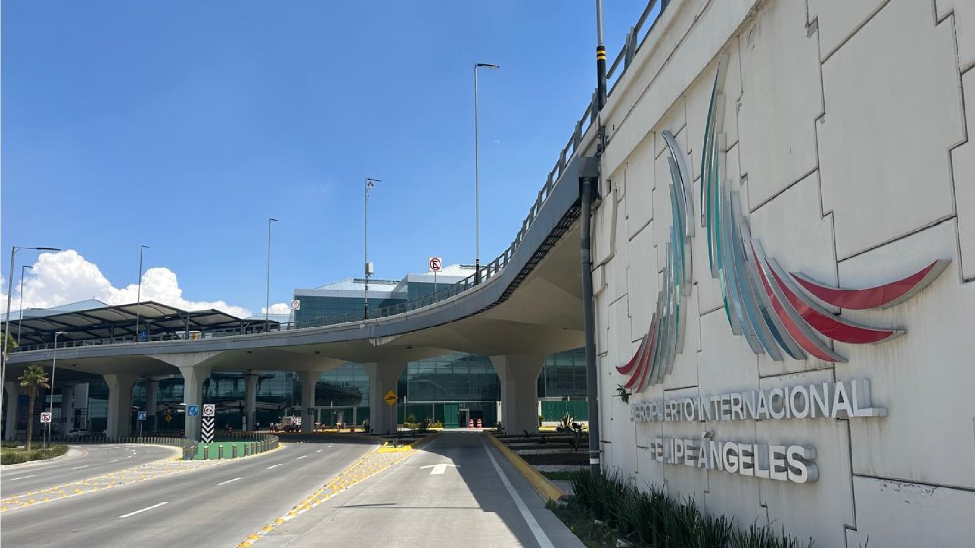 El director del AIFA, Isidoro Pastor afirmó que espera superar los 8.3 millones de pasajeros para 2026 (Jorge Contreras/Infobae México)
