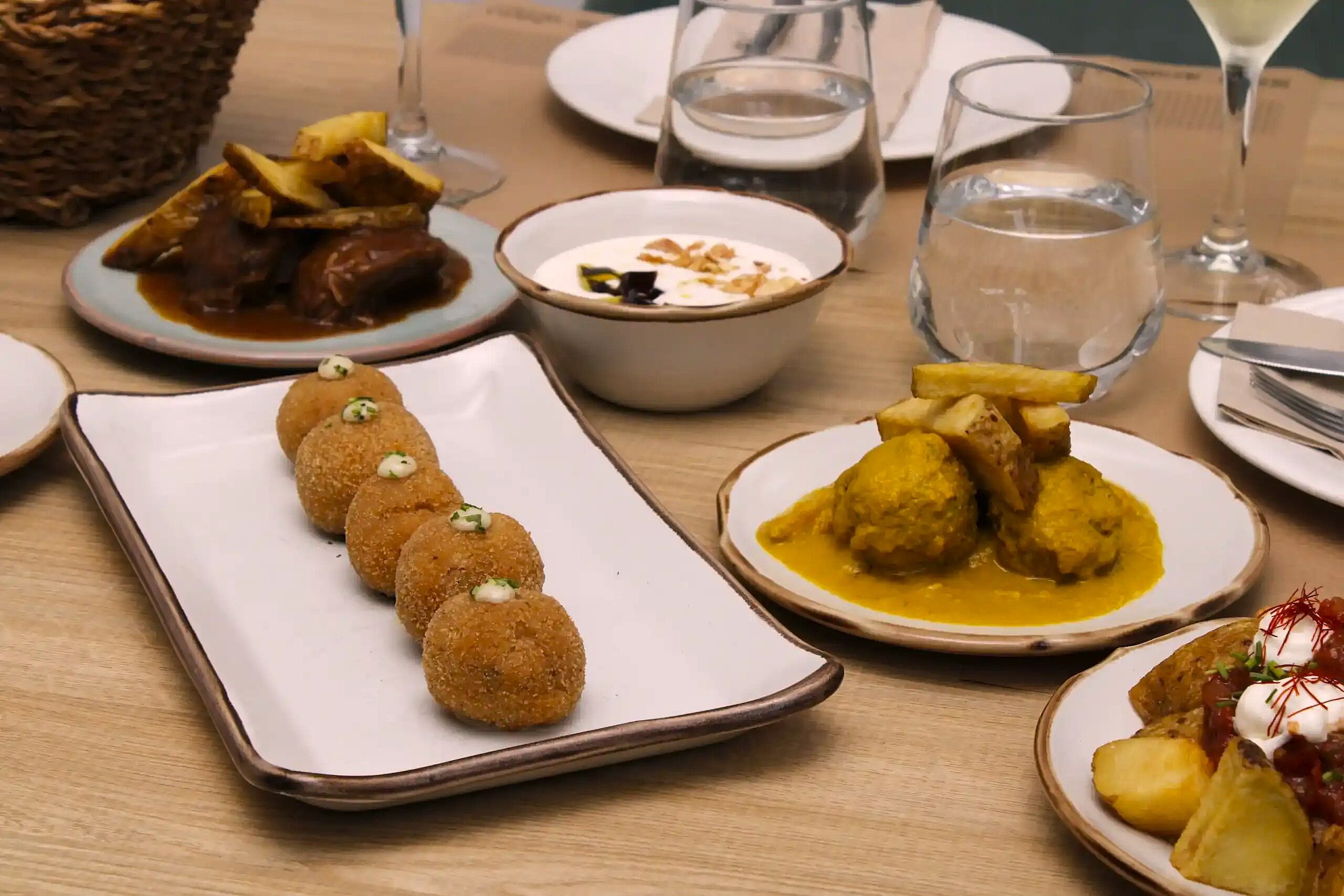 Platos del restaurante Bodegas Mezquita Céspedes (Web del restaurante)