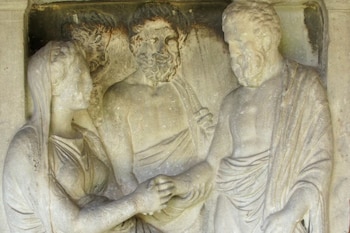 Naiskos funerario griego antiguo, procedente