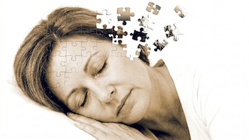 Cómo afecta una sola noche de insomnio al cerebro y cuál es su relación con el Alzheimer