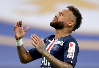 Neymar sería uno de los jugadores que tienen coronavirus en el Paris Saint Germain (REUTERS)