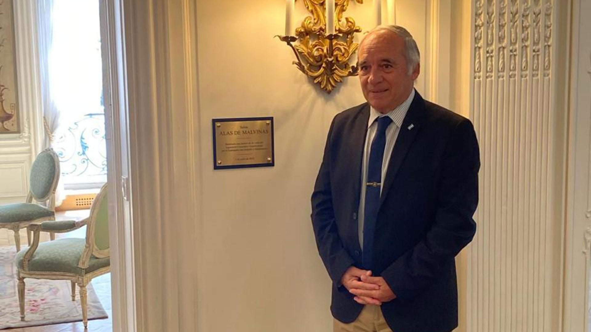 El comodoro retirado Gerardo Isaac, piloto veterano de Malvinas, en el salón bautizado