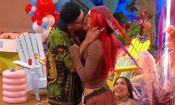 Ese Pérez y Flor Vigna se besaron