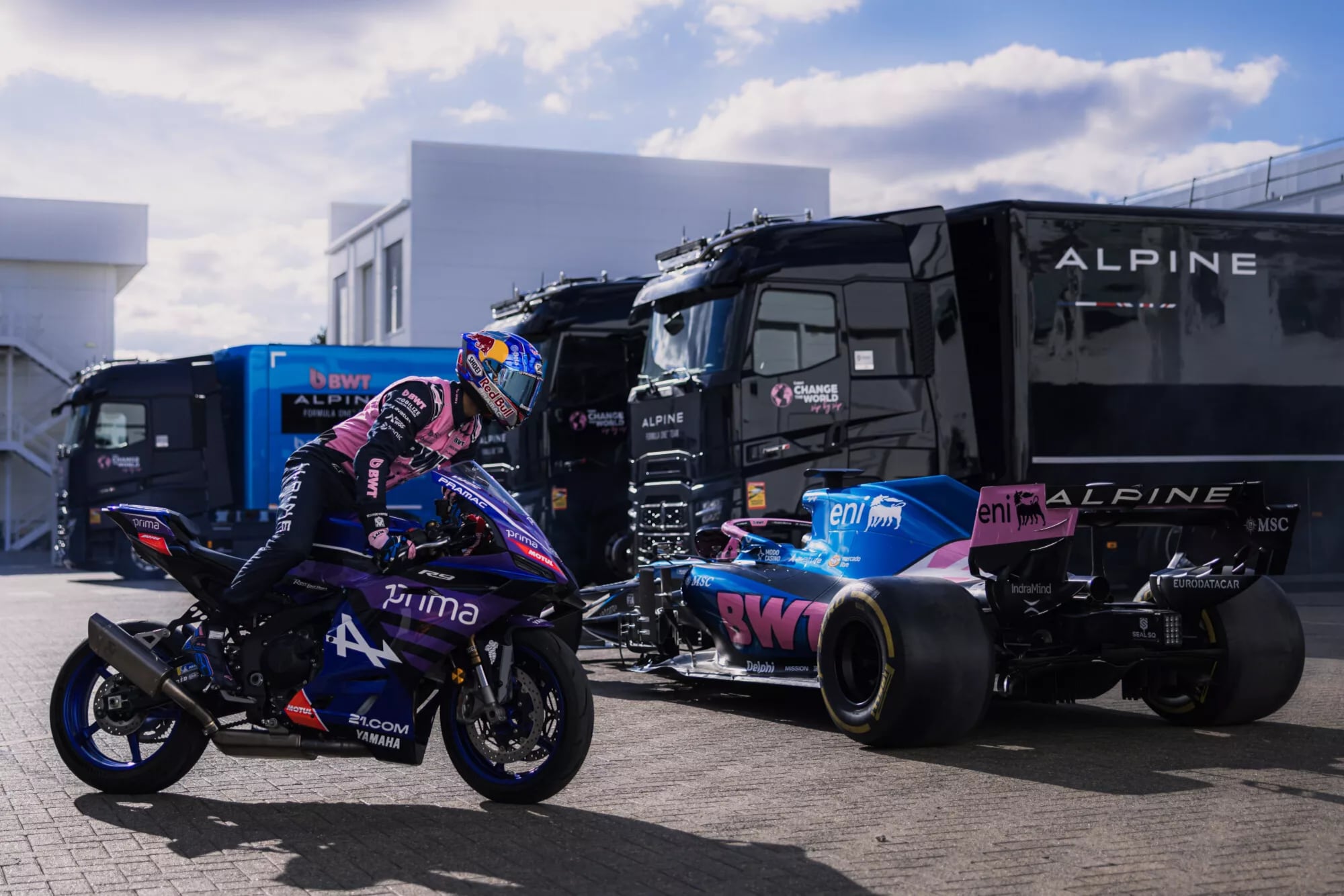 Durante las vacaciones de la F1 en agosto, el equipo Prima Pramac disfrutó de las instalaciones de Enstone de Alpine (Prensa Alpine)