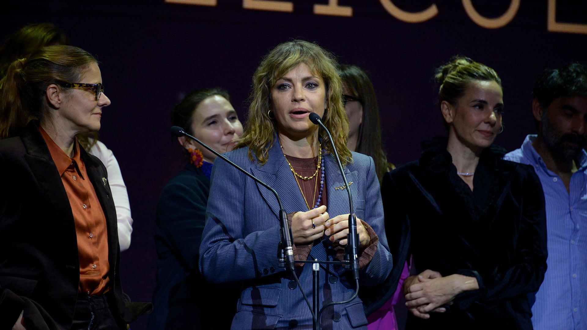 Dolores Fonzi no quiso dejar de lado la cruda realidad, y pidió un minuto de silencio por el Caso Agostina en los Premios Sur