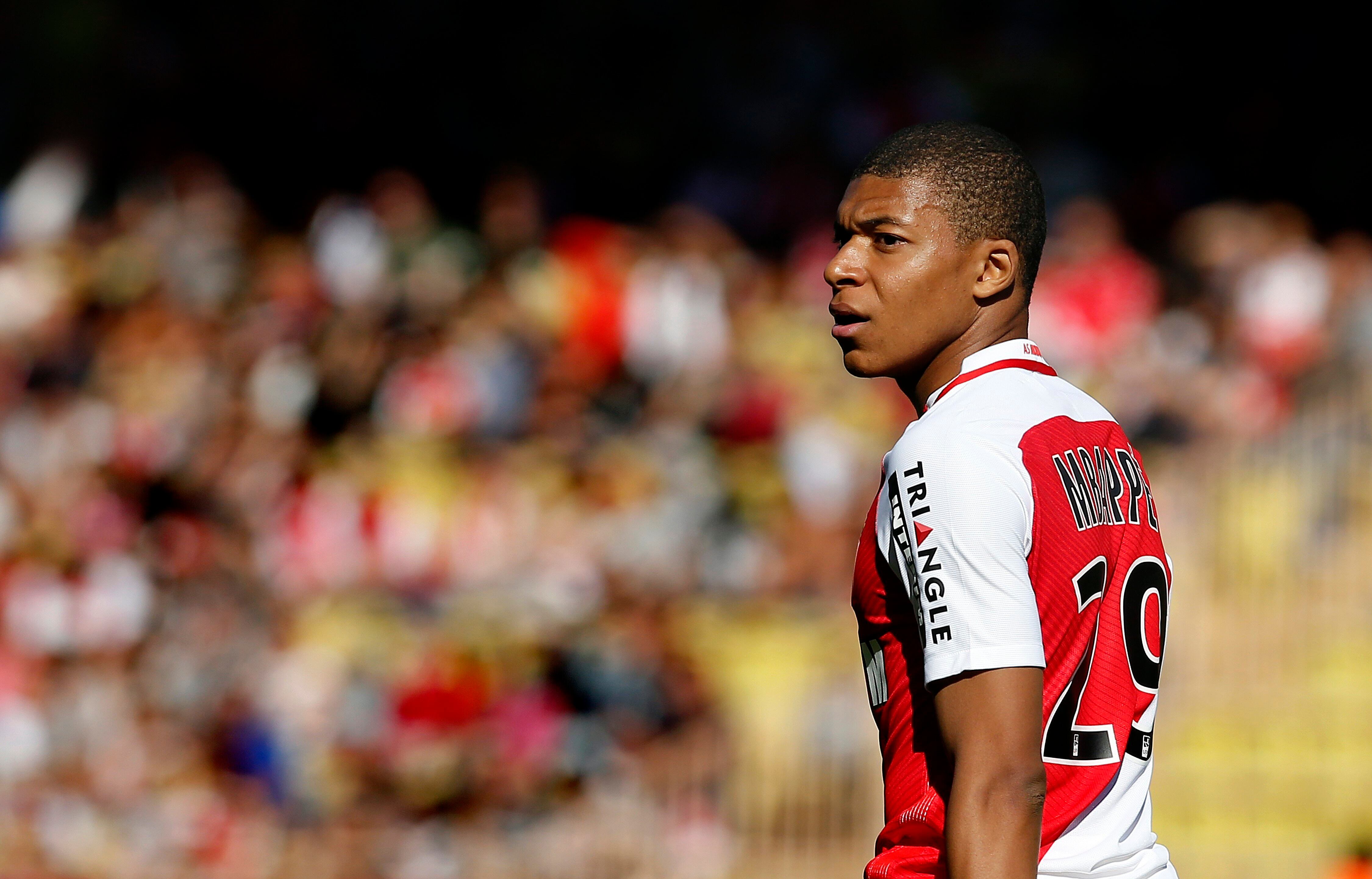 El joven delantero mexicano busca seguir los pasos de figuras como Kylian Mbappé en el club del Principado. EFE/EPA/SEBASTIEN NOGIER/Archivo