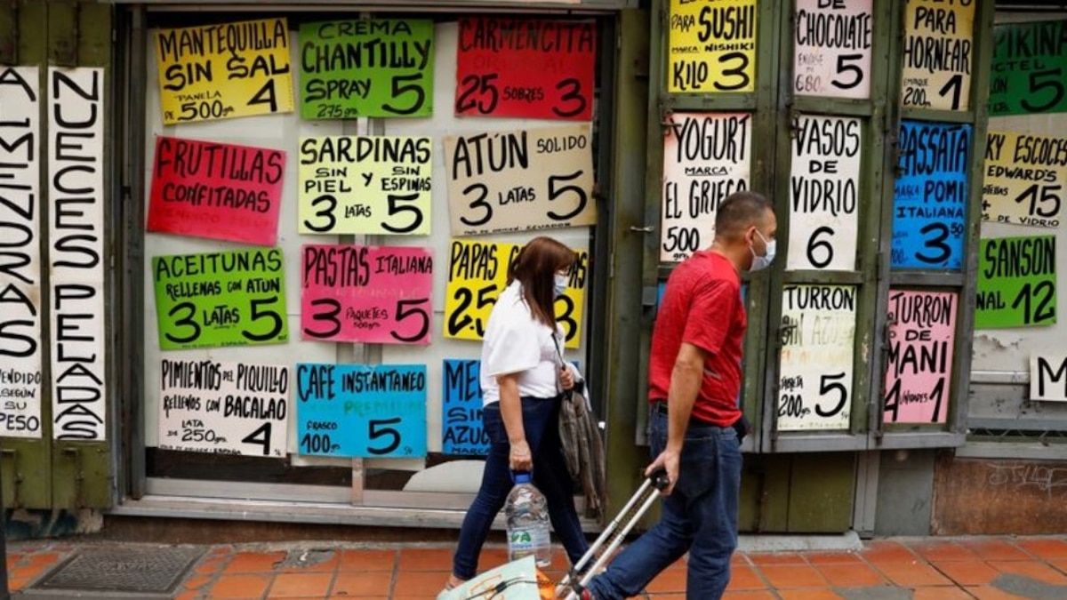 Imagen de la noticia: El chavismo quema miles de millones de dólares en su lucha contra la inflación
