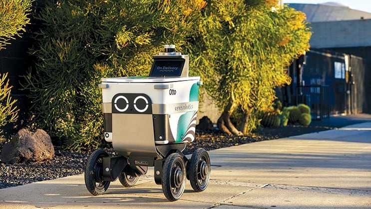 La ordenanza de Coral Gables fijó una velocidad máxima de 11 km/h para los robots de reparto y les exigió ceder siempre el paso a los peatones (Serve Robotics)