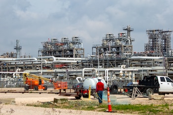 Las refinerías de Estados Unidos utilizaron el 97,8% de su capacidad disponible en la semana terminada el 4 de septiembre, según la Administración de Información Energética (EFE/ Carlos Ramirez)