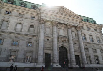 Fachada del Banco de la