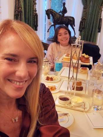 La celebración incluyó un té tradicional londinense y una cena en la ciudad