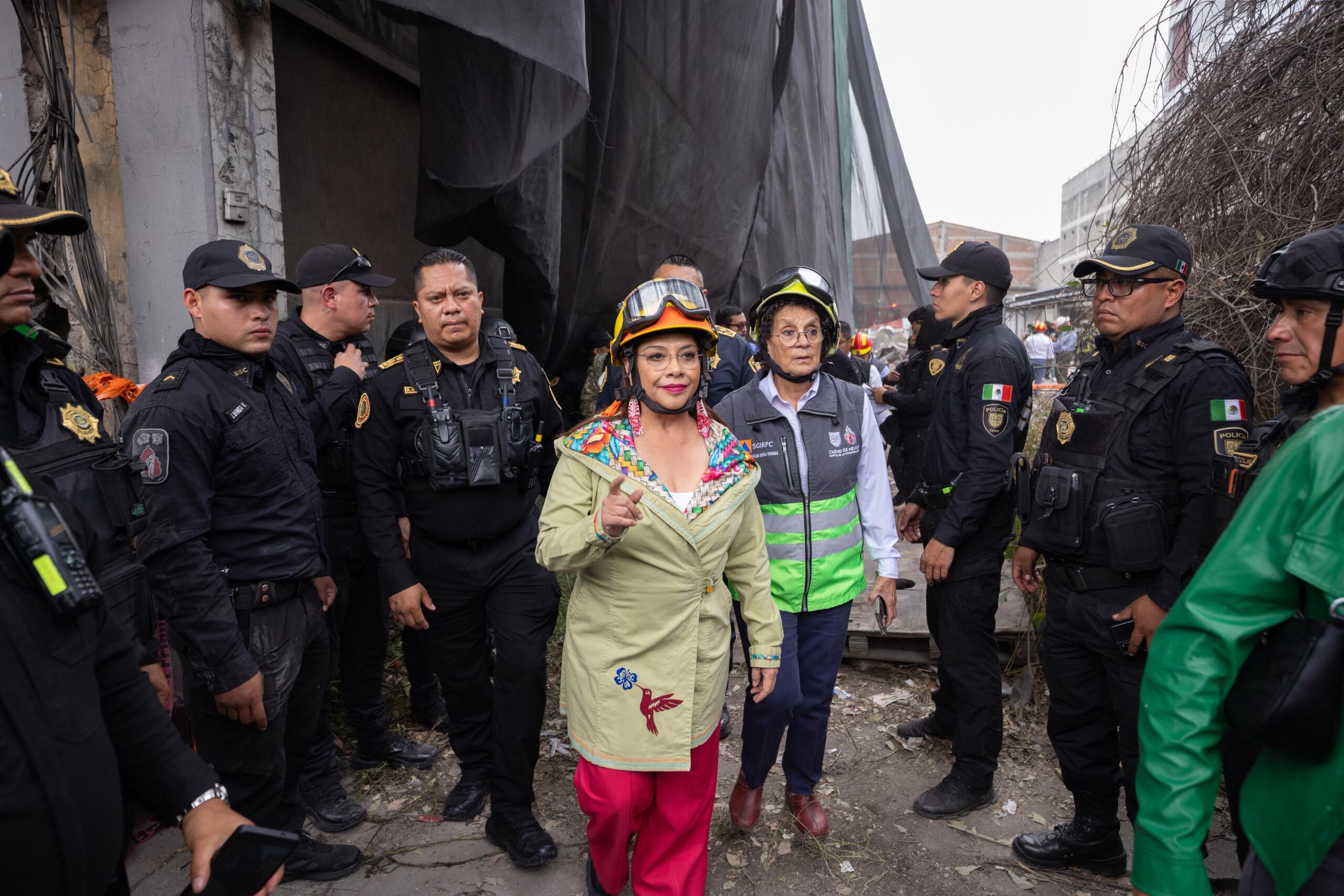 Clara Brugada, jefa de Gobierno de la Ciudad de México, así como la titular de la Secretaría de Gestión Integral de Riesgos y Protección Civil (SGIRPC) de la capital del país, Myriam Urzúa Venegas, han dado detalles sobre lo ocurrido en San Antonio Abad. Foto: Jefatura de Gobierno de la Ciudad de México.