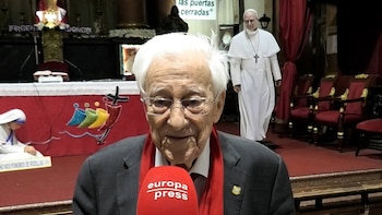 El Padre Ángel, volcado con el Papa León XIV tras su diagnóstico de cáncer de pulmón: "Vamos a tener Papa para rato"