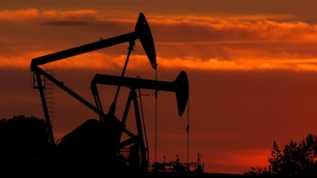 El petróleo acumula su mayor avance semanal en meses por los conflictos en Ucrania y Medio Oriente