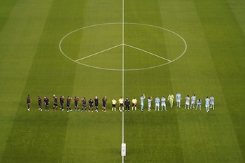 Gerald Holtom, creador del símbolo de la paz, nunca lo registró ni quiso cobrar derechos de autor para que cualquier persona o movimiento pacifista del mundo pudiera utilizarlo (Athletic Club/Europa Press)