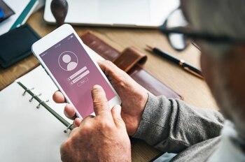 La clave siempre debe ser diferente para cada plataforma, aplicación y red social.