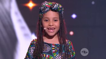 Mía, la tierna niña que