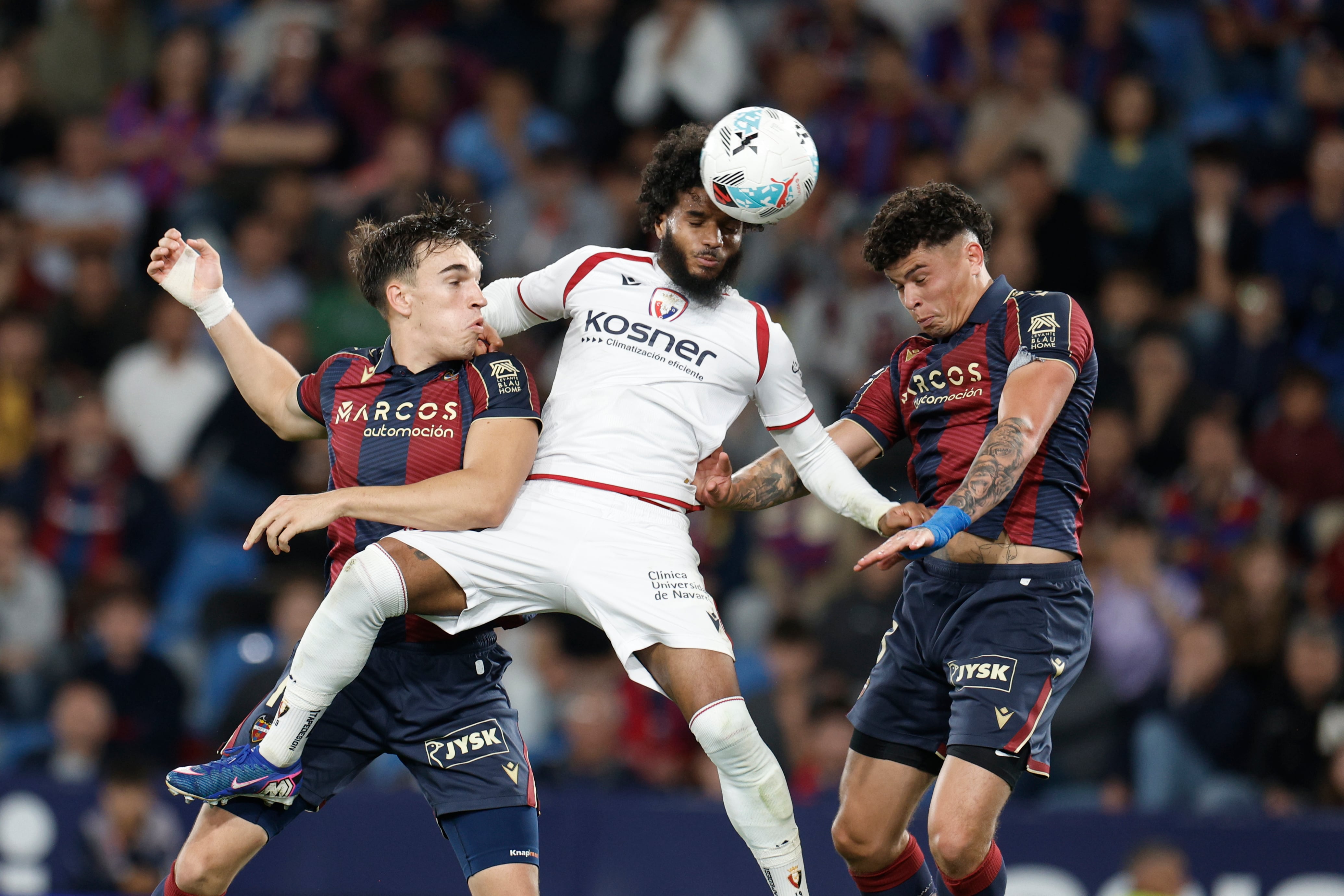 El objetivo principal de ambos equipos es salvar la categoría y permanecer un año más en Primera División. (EFE/ Kai Forsterling)