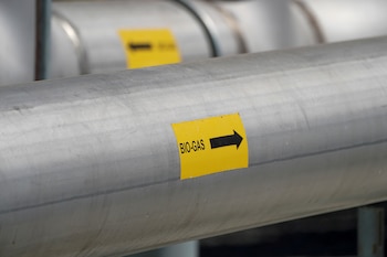 El gas producido por digestores anaeróbicos se perfila como una alternativa para reducir la dependencia de combustibles fósiles en la industria tecnológica (REUTERS/Mike Blake/File Photo)