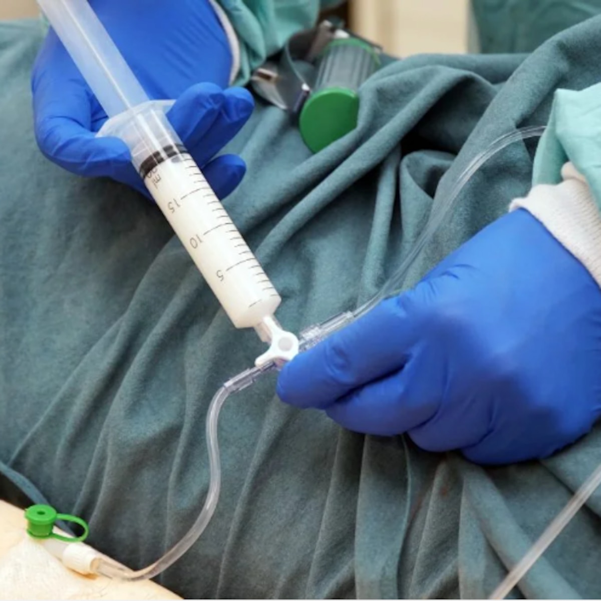 Un anestesista ofrecía “viajes controlados”: la muerte de un residente por sobredosis dejó a un hospital bajo la lupa - Infobae