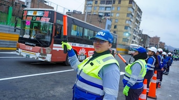 Estas empresas de transporte público retoman sus recorridos en la avenida 28 de Julio tras habilitación de vías