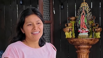 “Me siento en casa”: Salvadoreña regresa a Estados Unidos tras autodeportarse por caso de trata de personas
