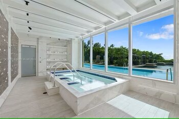 El apartamento de soltero de Tom Brady en Surfside, Florida, donde la leyenda de la NFL vivió