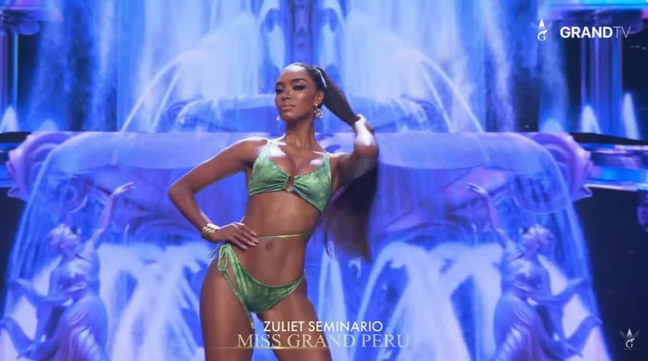 Zuliet Seminario desfila con un traje de baño verde de dos piezas durante la presentación del certamen Miss Grand Perú. (Miss Grand International 2026)