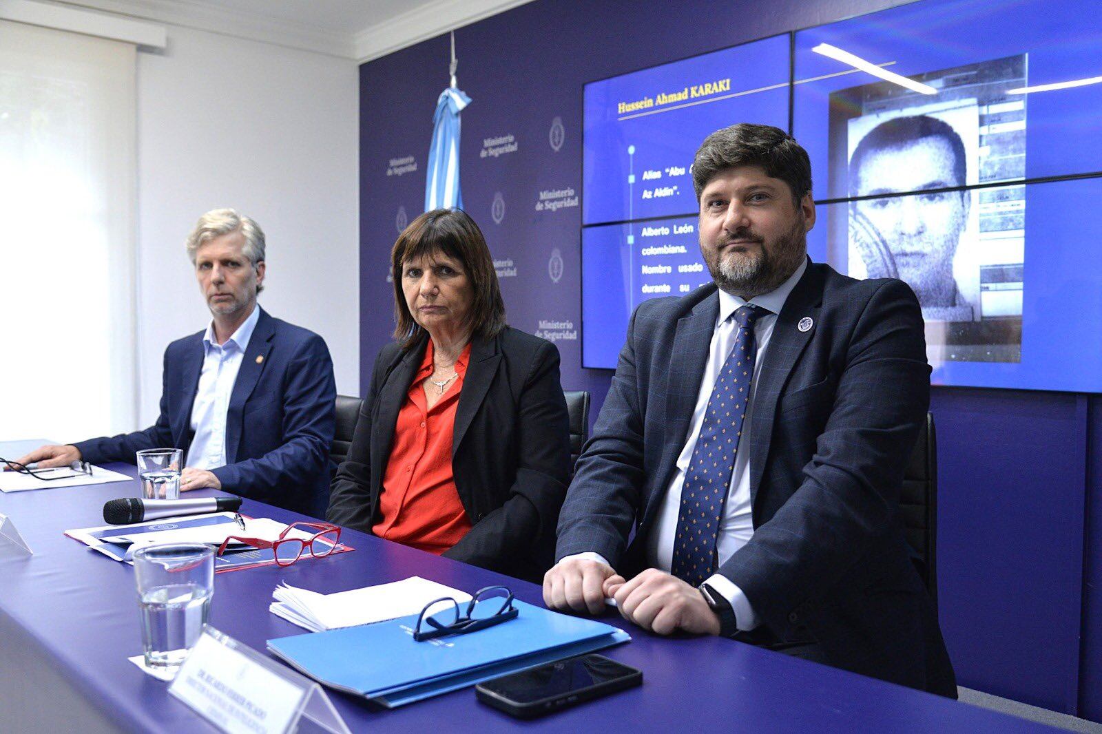 El ex titular de la SIDE junto a la ex ministra de Seguridad Nacional, Patricia Bullrich (X: @MinSeguridad_Ar)