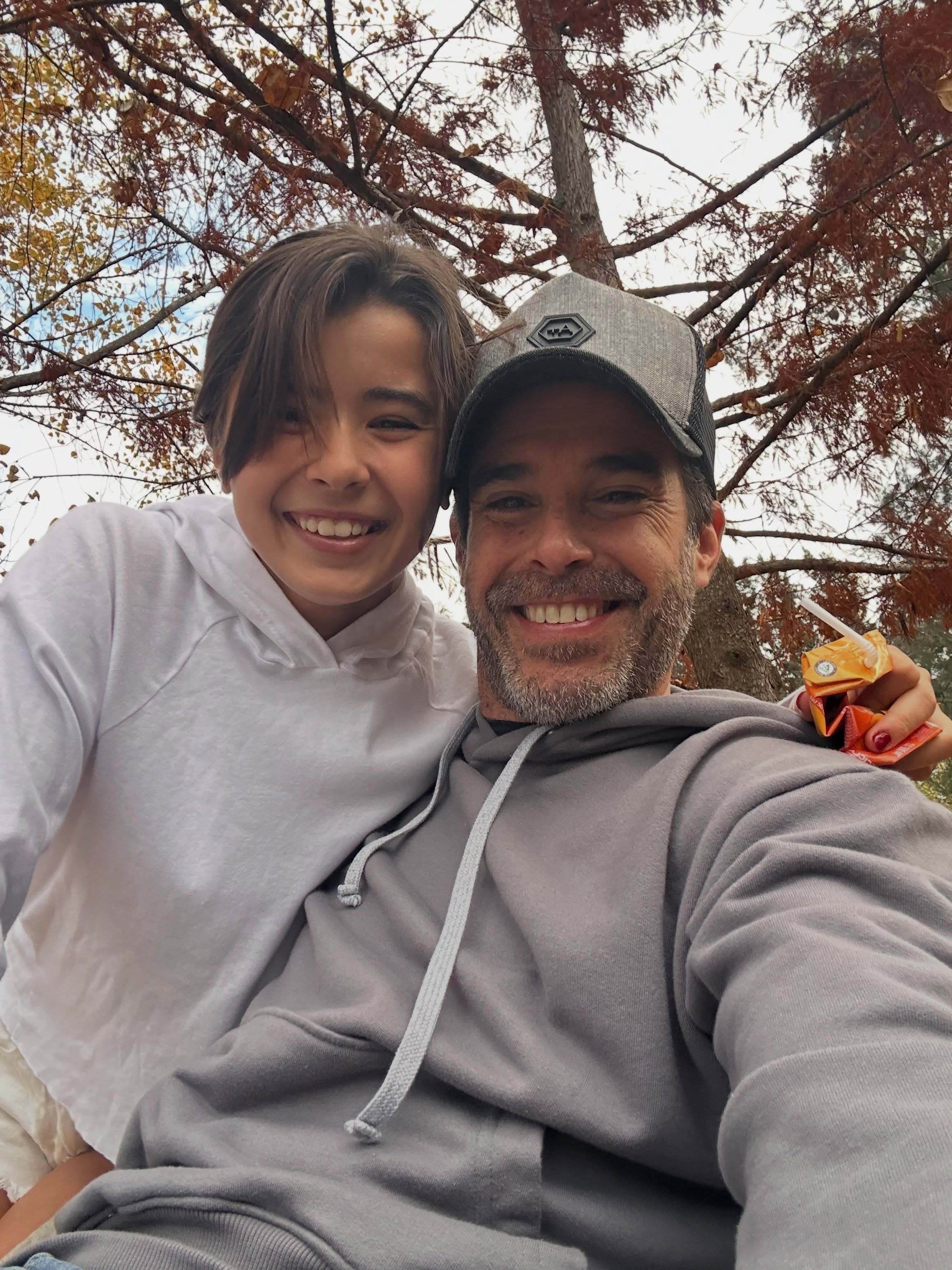 La vida al aire libre es una de los gustos que comparten Nicolás Cabré y Rufina