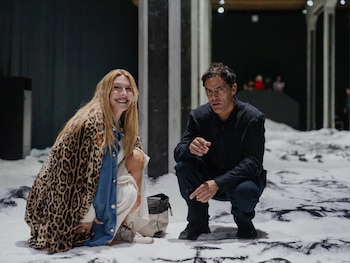 Amalia Amoedo y Matías Duville, en la instalación "Monitor Yin Yang" en el Pabellón de Argentina