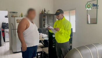 Falsificadores de dólares y pesos