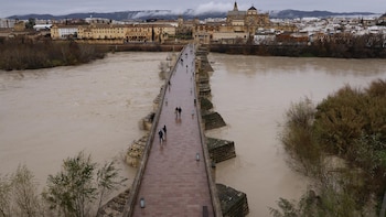 Más de 700 viviendas desalojadas