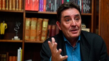 El escritor y director del