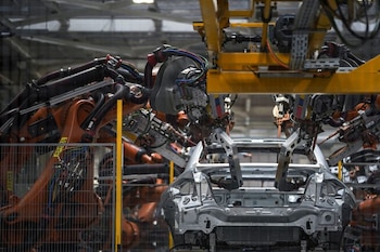 FOTO DE ARCHIVO: Un auto BMW es ensamblado durante un recorrido de medios en la planta de la automotriz alemana BMW en San Luis Potosí, México, 3 de febrero de 2023. REUTERS/Toya Sarno Jordan/Archivo