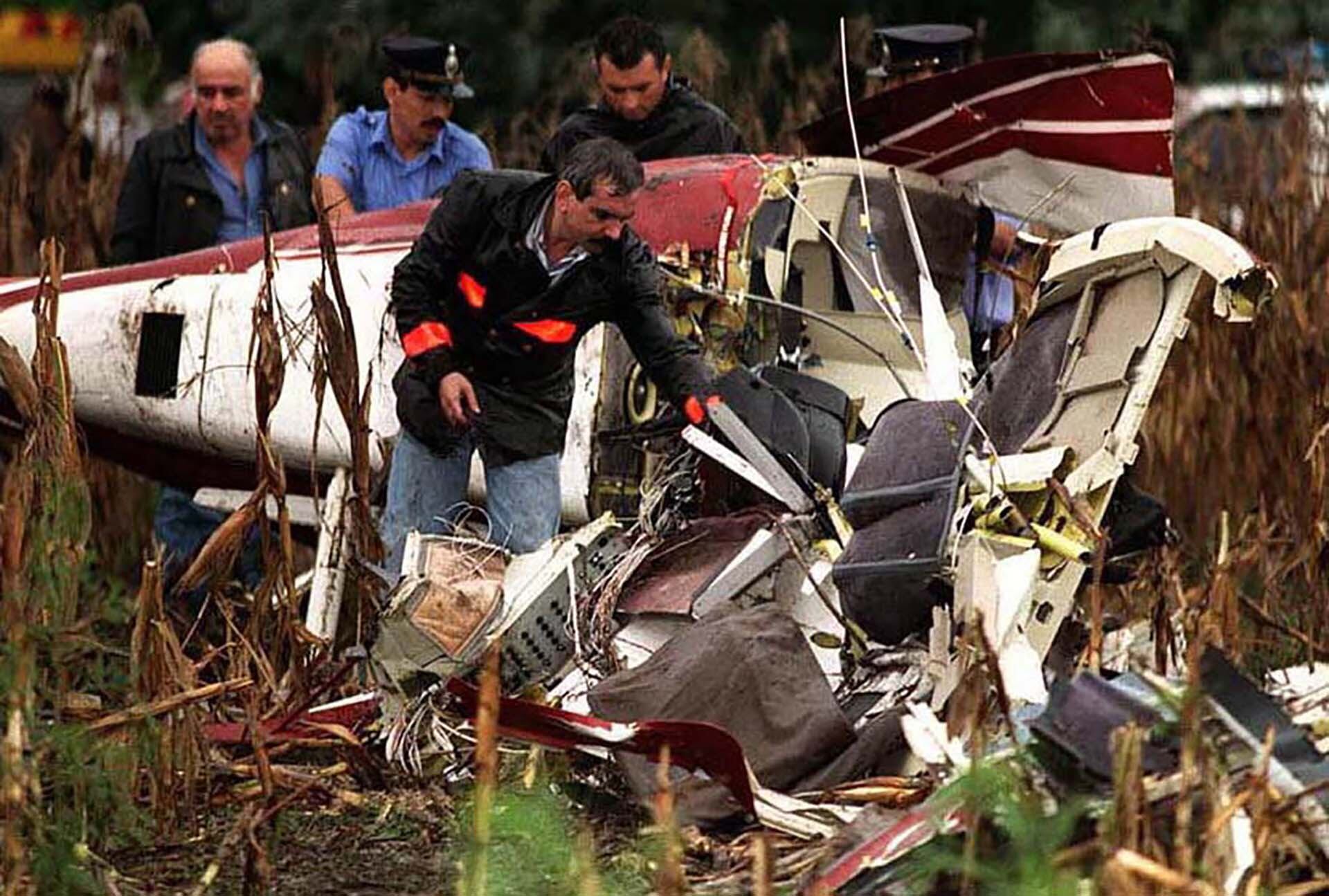 El helicóptero en el que viajaban Carlos Menem Jr. y el piloto Silvio Oltra cayó el 15 de marzo de 1995 en un campo cercano a Ramallo. Desde entonces, las causas del accidente siguen siendo motivo de controversia (FOTO:ARCHIVO DYN/HUGO ARIAS)