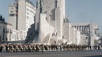 Revelaron un archivo de fotos inéditas de la inauguración del Monumento Nacional a la Bandera en 1957