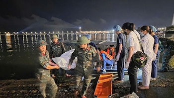 Rescatistas sacaron los cuerpos de