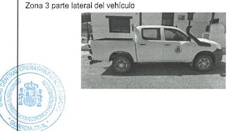 Una de las furgonetas Toyota propiedad de Claudio Rivas, fotografiadas en un finca de Claudio Rivas