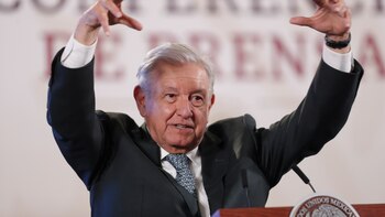 La aerolínea estatal Mexicana comienza