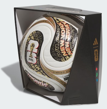 (adidas)