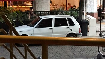 El vehículo del agresor estacionado