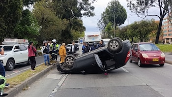 Aparatoso accidente complicó la movilidad al norte de Bogotá en la tarde del martes 4 de agosto: una persona quedó atrapada