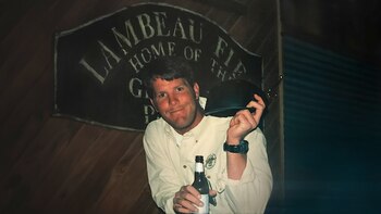 Documental que examina la caída