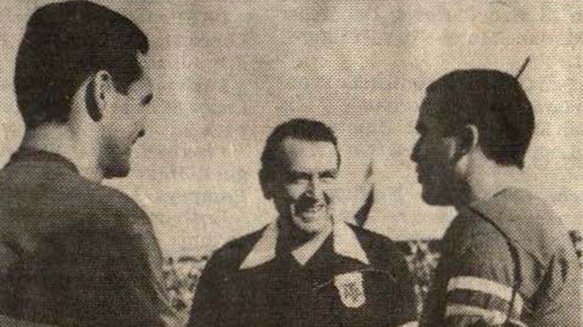 El árbitro Carlos Nai Foino