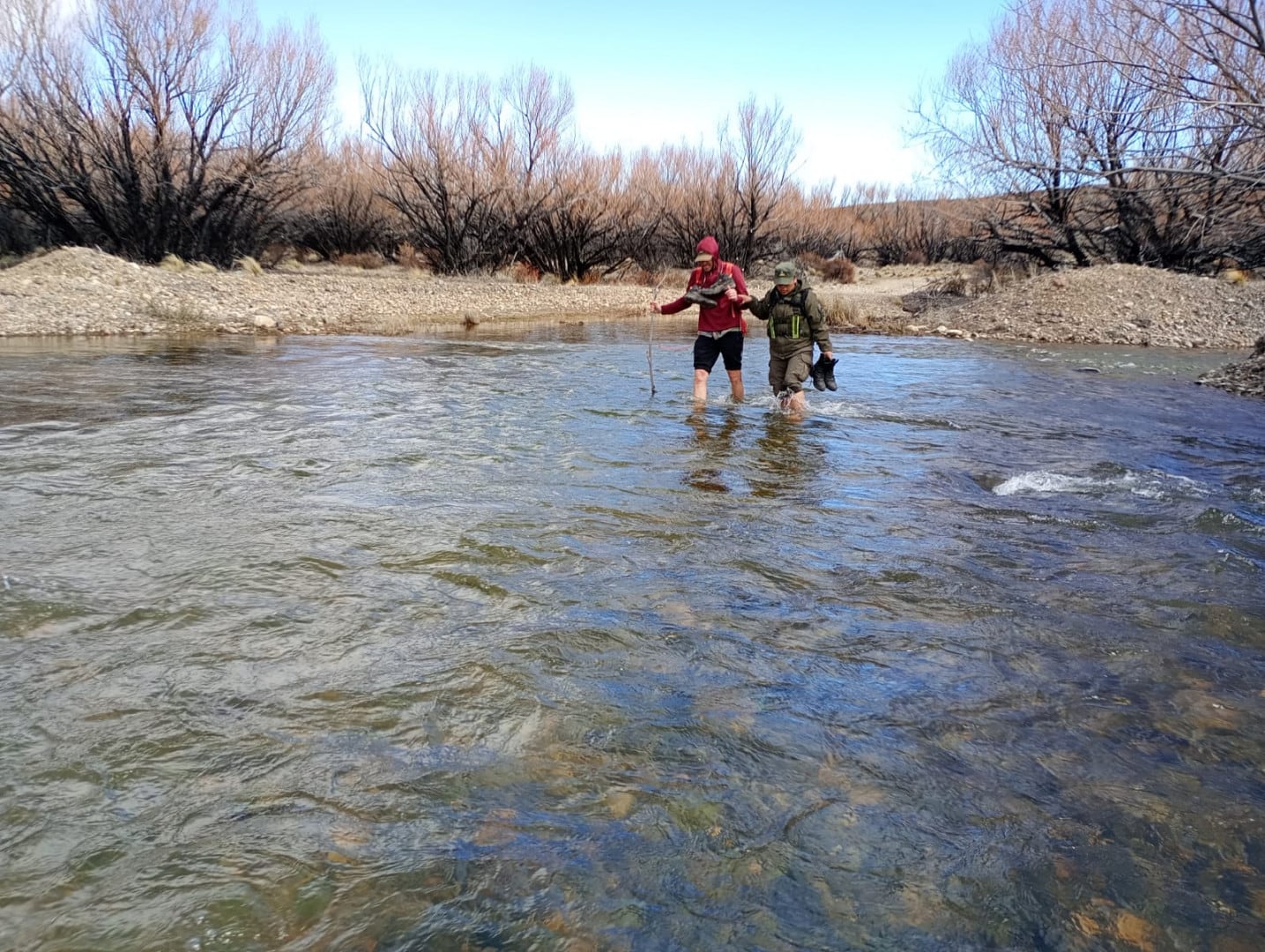 El relevamiento detectó pinturas rupestres, cuevas, aleros, pircas y herramientas de piedra en un área de difícil acceso